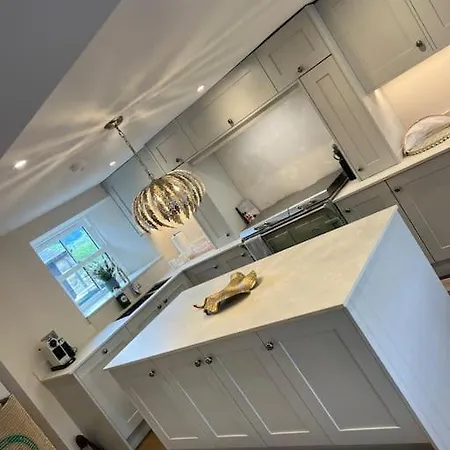 1 The Derry, Luxury 3 Bedroom - Holiday home *