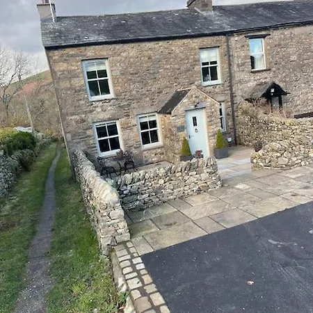 1 The Derry, Luxury 3 Bedroom - Holiday home