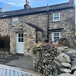 1 The Derry, Luxury 3 Bedroom -