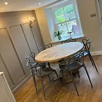 1 The Derry, Luxury 3 Bedroom -