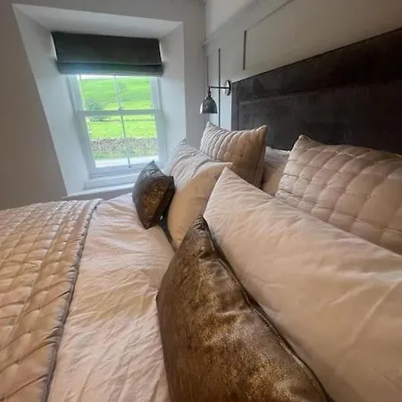 1 The Derry, Luxury 3 Bedroom - *