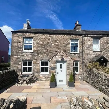 1 The Derry, Luxury 3 Bedroom - Holiday home