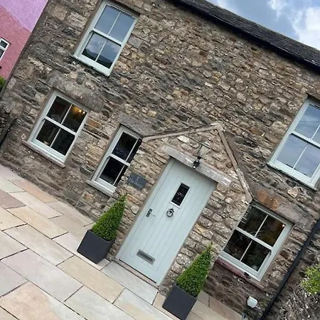 1 The Derry, Luxury 3 Bedroom -