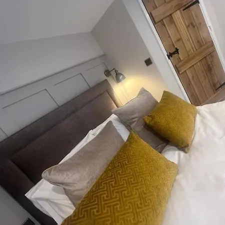 1 The Derry, Luxury 3 Bedroom - Holiday home *